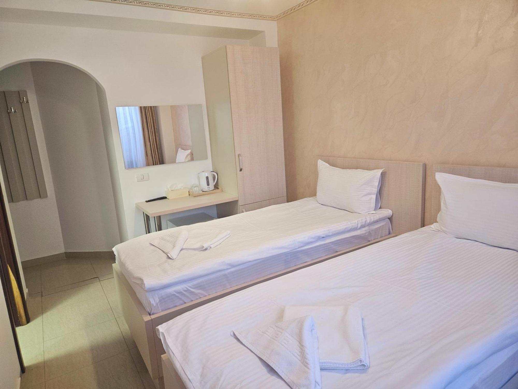 Hotel Marina 2 Bucarest Extérieur photo