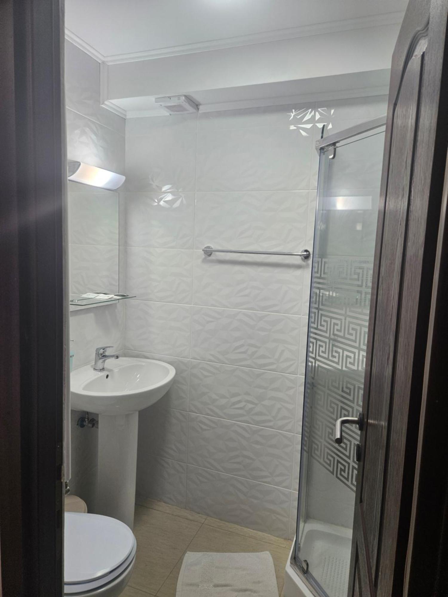 Hotel Marina 2 Bucarest Extérieur photo